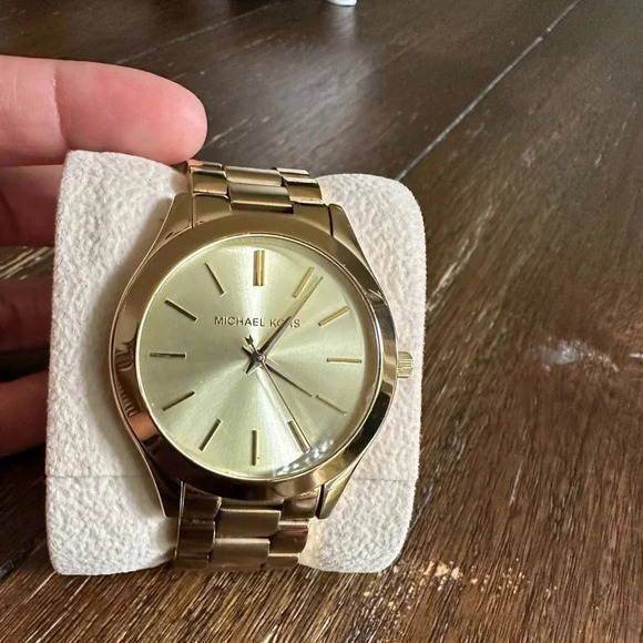 Michael Kors Slim runway watch - Picture 12 of 12